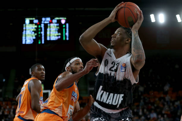 引人注目的 引人注目的