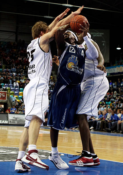 包括安保 包括安保